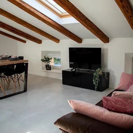 Apartmaji Na Placu Rence Exteriér fotografie
