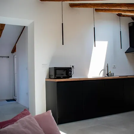 Apartmaji Na Placu Rence Exteriér fotografie