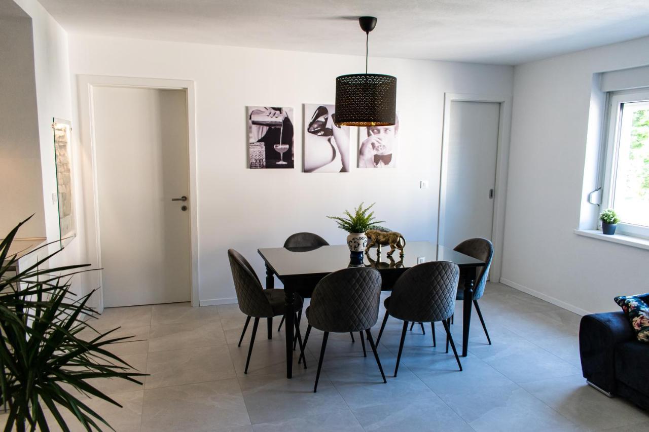 Apartment Apartmaji Na Placu